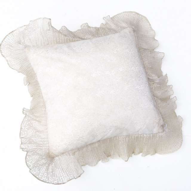 CUSHION, White w Frill (Small)